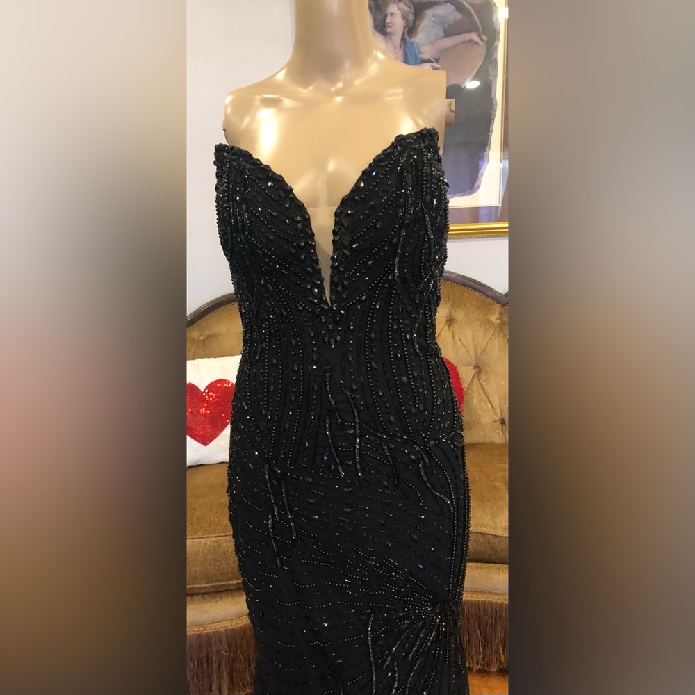 Elegant Black Beaded Dress - Picture 3 of 9